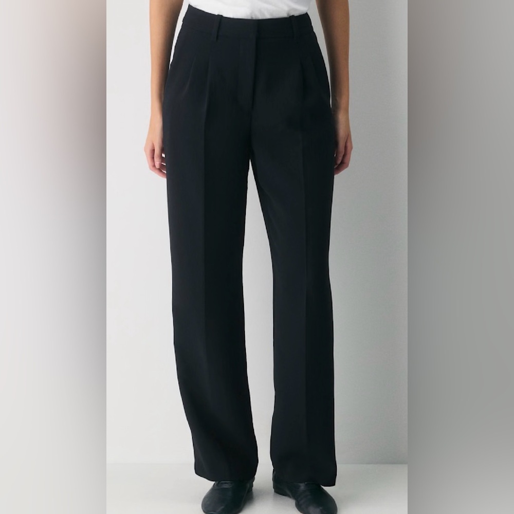 Aritzia Black The Effortless Pant-Crepette Women's Trousers. Size 10
